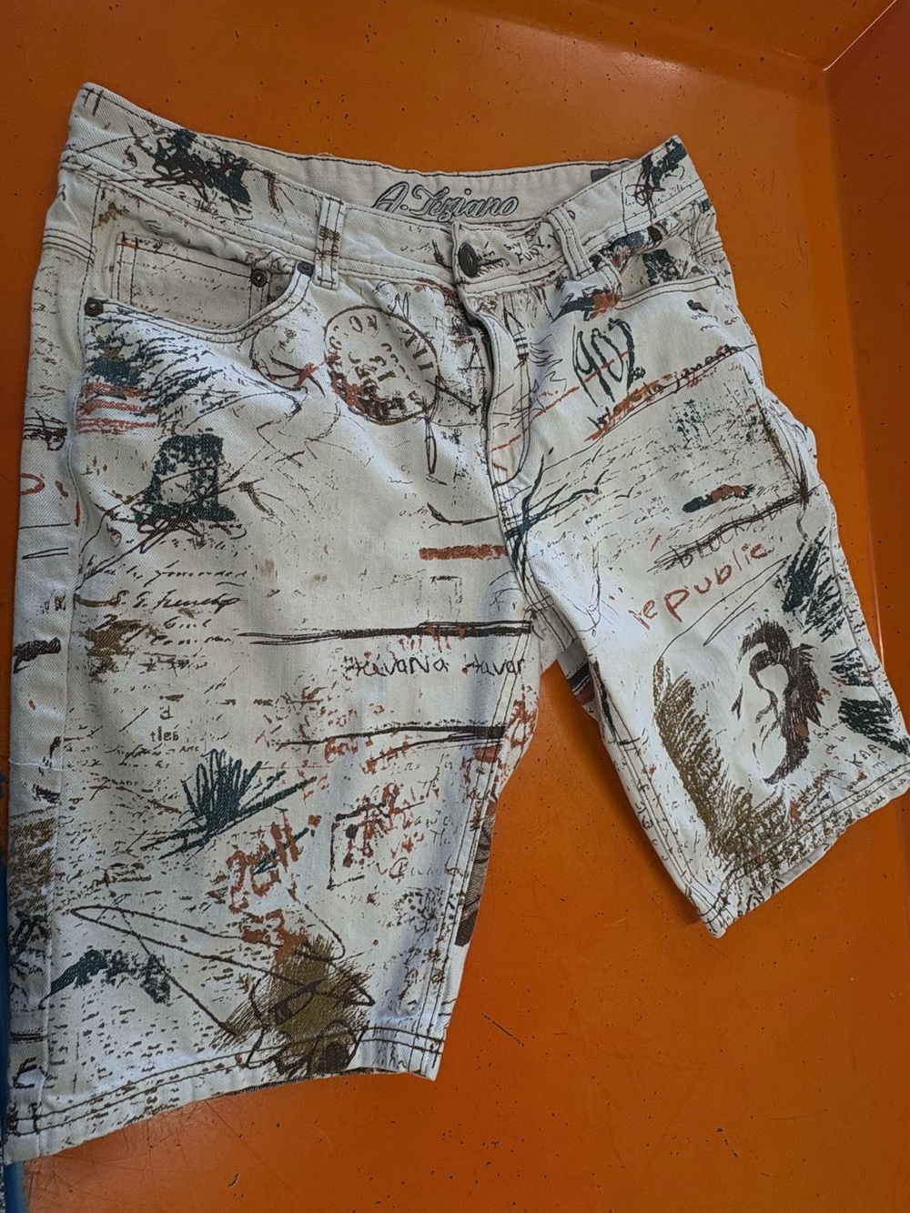 Graphic White Men’s Jean Shorts with Artistic Print